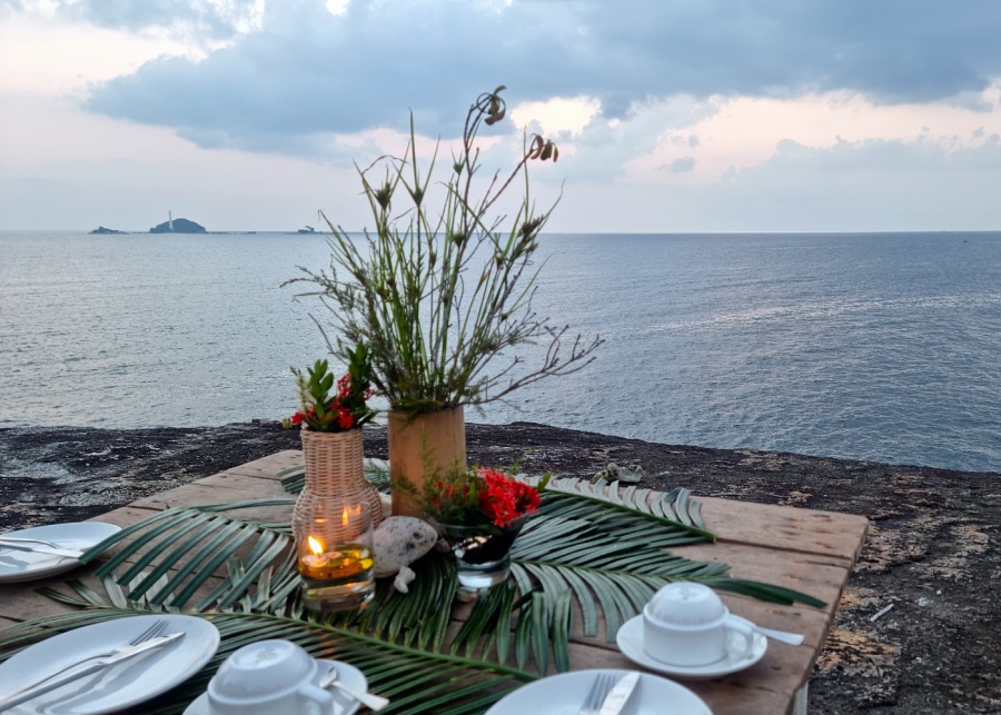 Picnic at Tukong Island | Tanjung Kelayang Reserve, Belitung Island, Indonesia