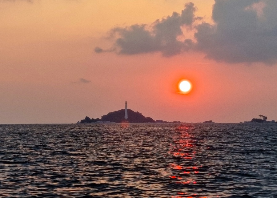 Sunset near Lengkuas Island | Tanjung Kelayang Reserve, Belitung Island, Indonesia