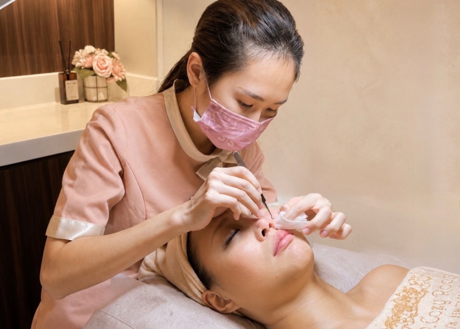 Best facials in Singapore - My Cozy Room extraction