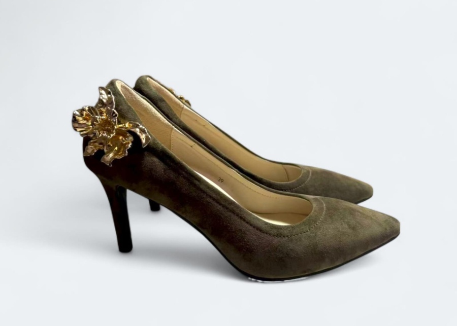 Practical Christmas gifts - One Raffles Place - Jernn customisable high heels