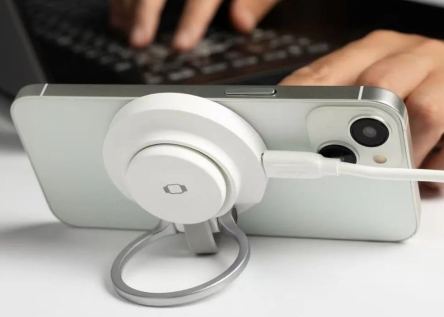 Practical Christmas gifts - One Raffles Place - Podstop phone stand and charger