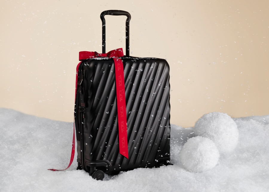 Tumi’s International Expandable 4 Wheeled Carry-On | Best Christmas gifts for men in Singapore 2025