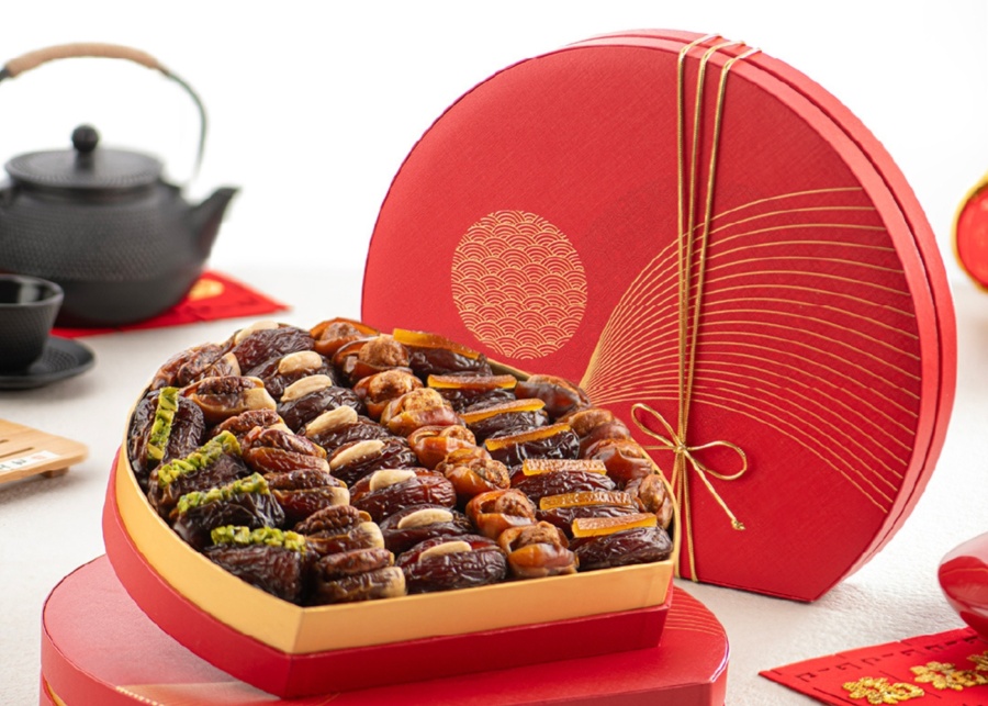 Best CNY 2026 snacks in Singapore - Bateel Mandarin gift box with organic dates