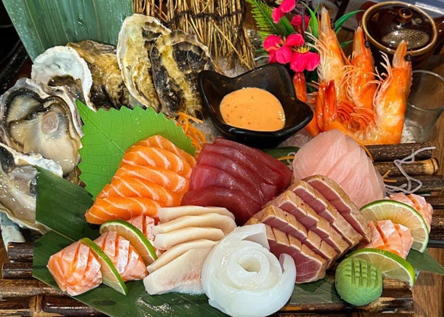 Best Japanese buffet restaurant in Singapore - Shin Minori fresh sashimi platter