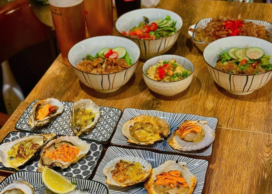 Best Japanese buffet restaurants in Singapore - Kakurega jumbo oysters, scallops and mini-dons buffet