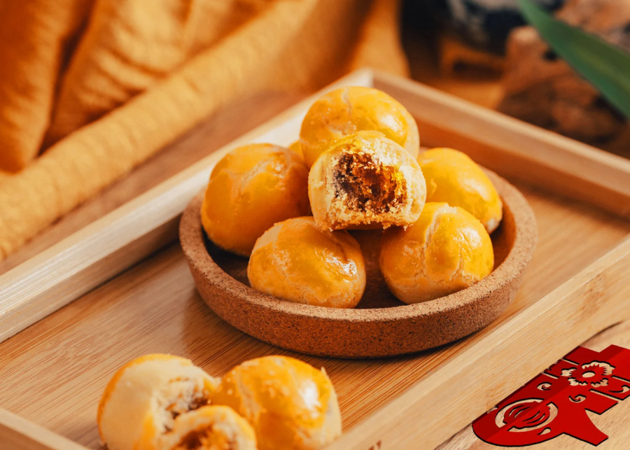 august signature - pineapple tarts singapore