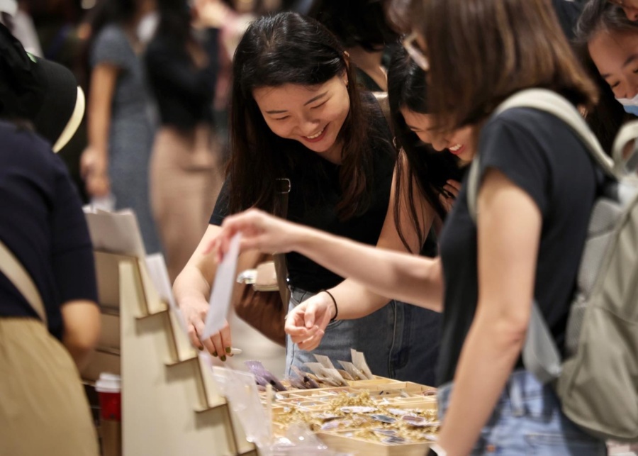 Shoppers browsing booths | Public Garden market at Suntec Singapore