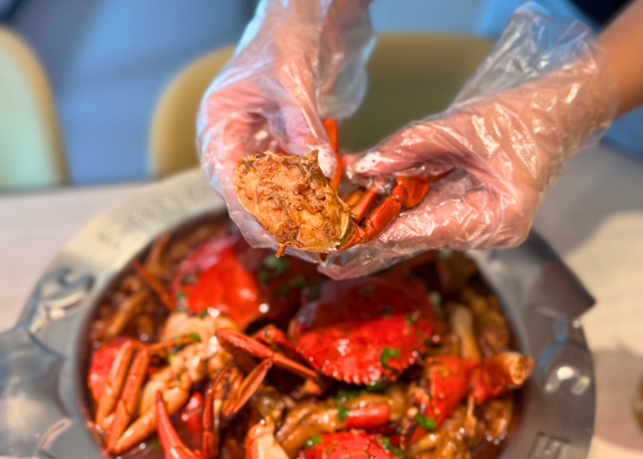 PangPang review Singapore - A close-up of the signature crab pot