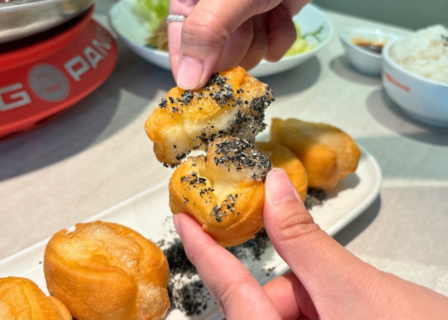 PangPang review Singapore - Fried mochi dough fritters with black sesame seeds