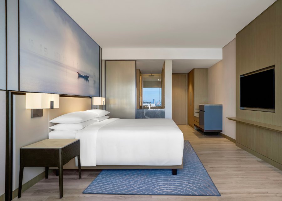 courtyard by marriott danang han river guest room