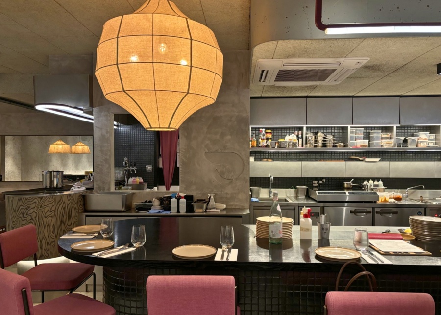 One Prawn & Co at New Bahru - Restaurant interior