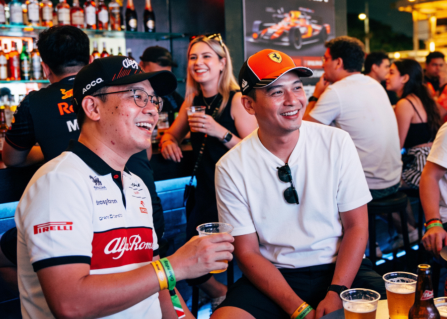 gpss neon lights pub crawl - formula one f1 singapore
