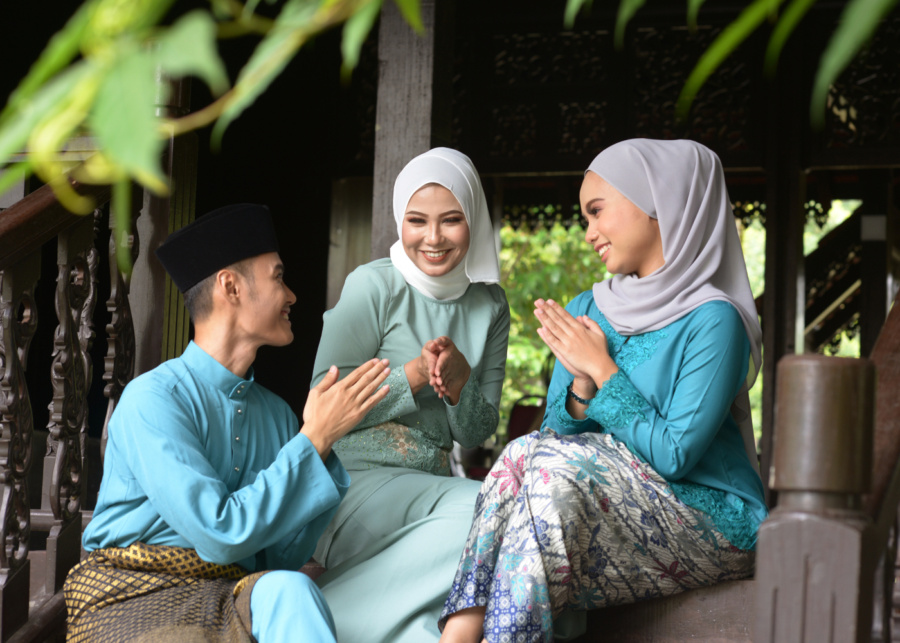 Hari Raya traditions and etiquette: A guide to celebrating respectfully in Singapore