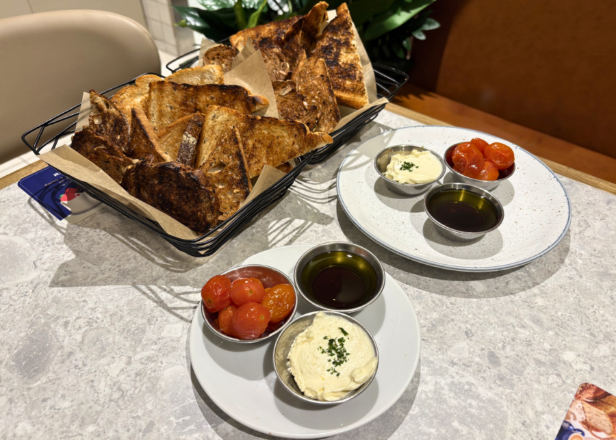 Paran signature bread platter | Paran Label at Paris Baguette