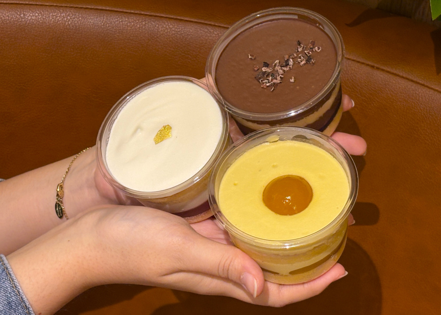 Strawberry Greek yoghurt, blueberry dark choco, and mango coco cakes | Paran Label at Paris Baguette