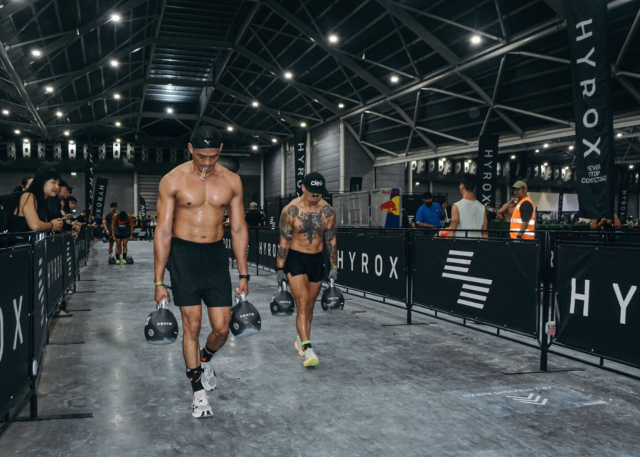 Hyrox events in Singapore and Asia-Pacific 2026 - Male participants at the farmer's carry station