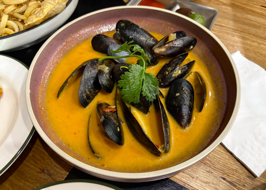 Peh Gao Coffeeshop's curry mussels