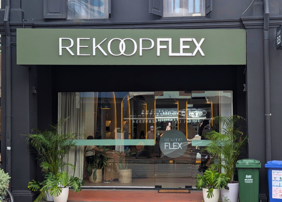 Rekoop Flex's entrance