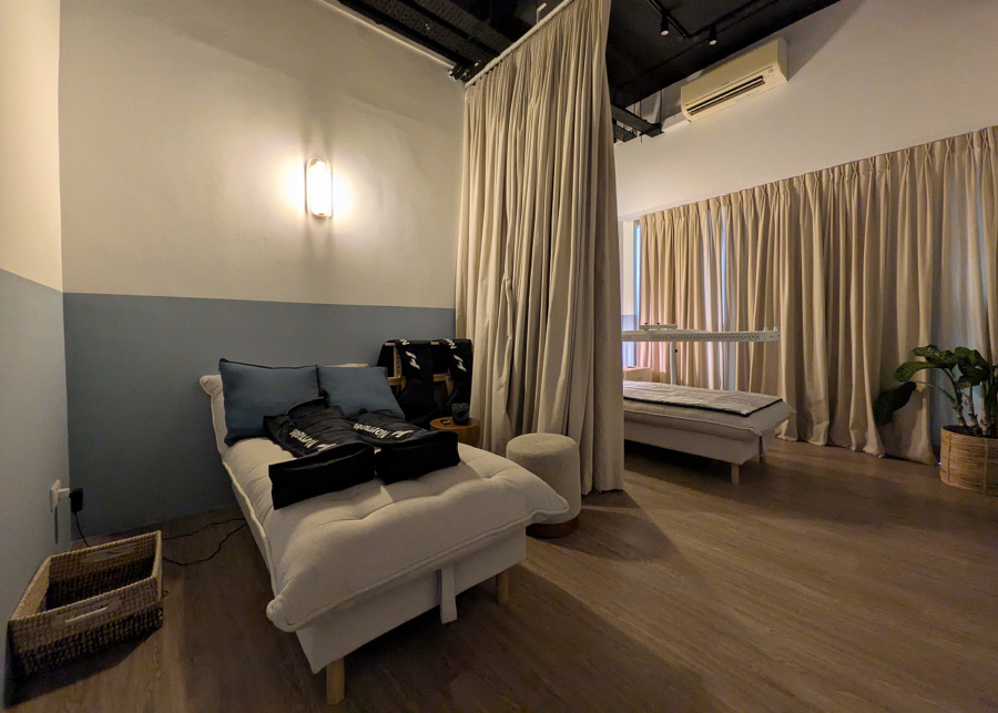 Rekoop Flex's lymphatic drainage and red light therapy