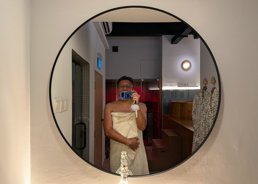 Sufyan Saad wrapped in a towel mirror shot at Rekoop Flex