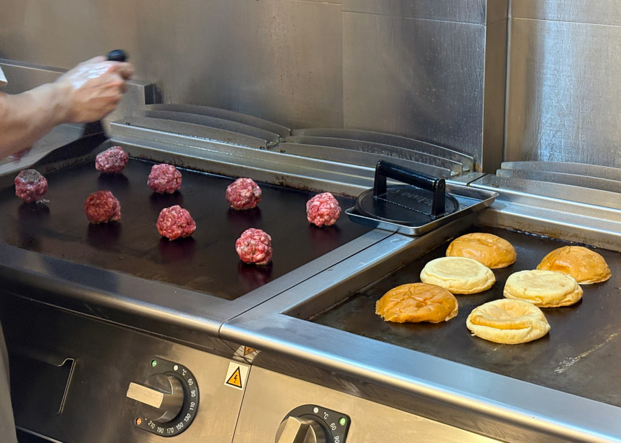 Smashing meat patties and toasting potato buns | Smash Street