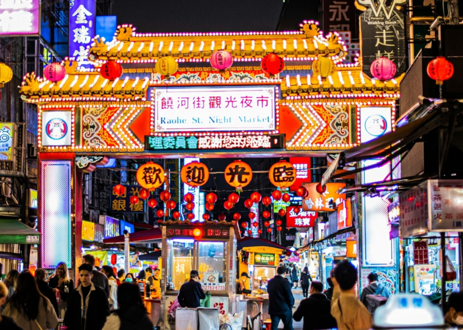 Night markets in Taipei - Raohe Street Night Market night view of archway