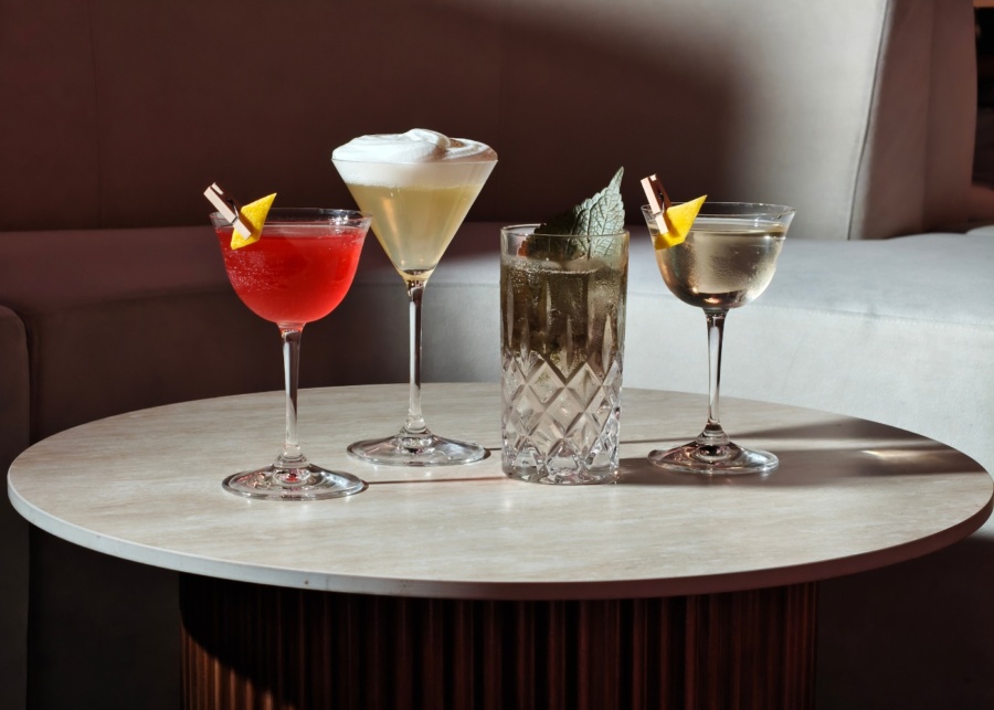 Best cocktail bars in Singapore - The Champagnery cocktails group shot