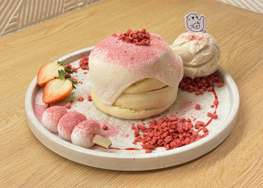 Otter and Pebbles Singapore review - Strawberry souffle pancakes