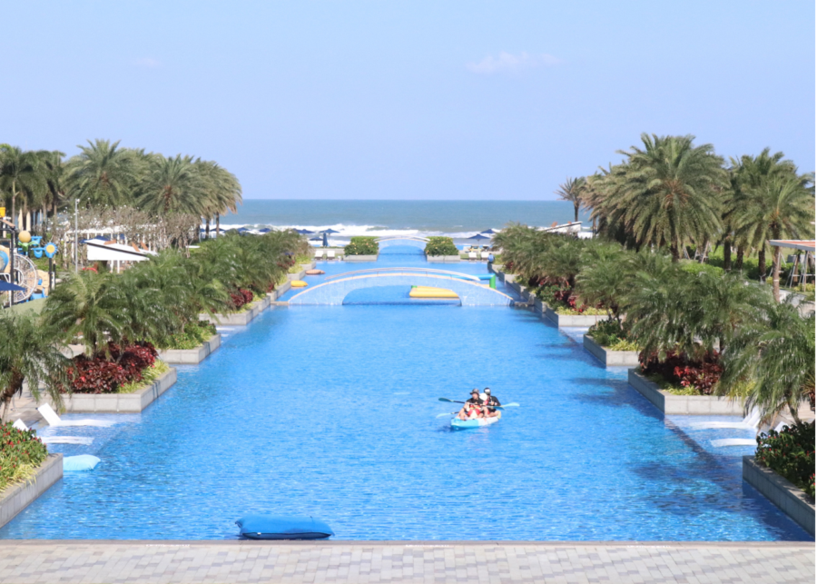 Sheraton-Danang-Vietnam-pool