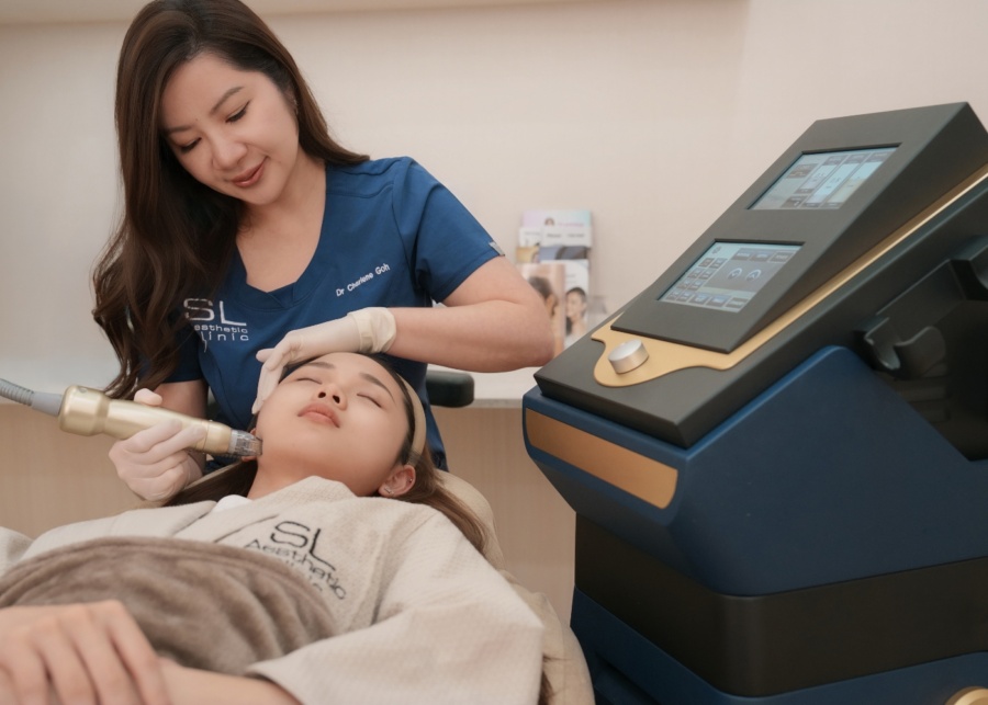 Where to go for microneedling services in Singapore - SL Aesthetic microneedling session