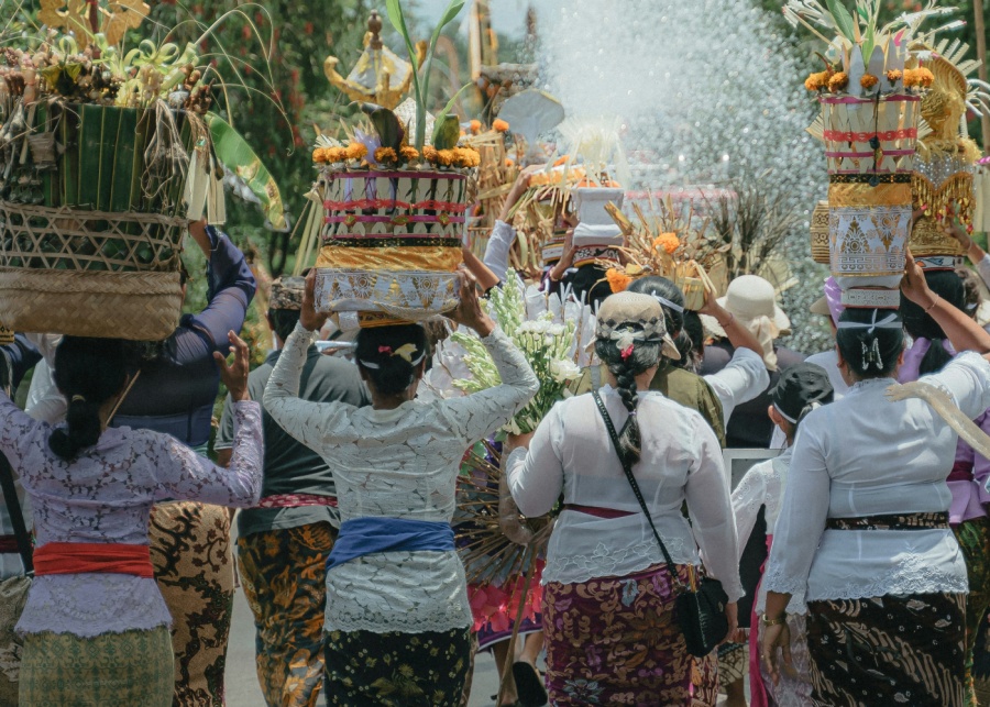 The role of women in Hindu culture in Bali, Indonesia - why entry to temples is prohibited during the monthly cycle