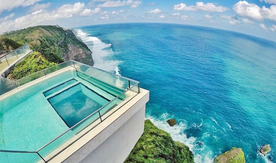 Clifftop infinity pool at oneeighty cliff club in Uluwatu, Bali - Indonesia