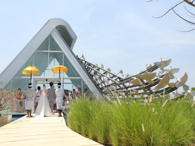 Bali Wedding Venues: White Dove Chapel