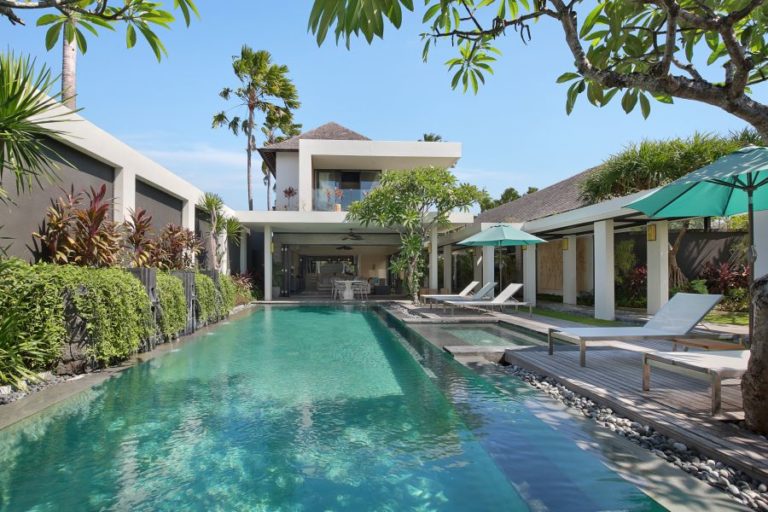 Luxury villa in Seminyak Peppers Presidential Villa The