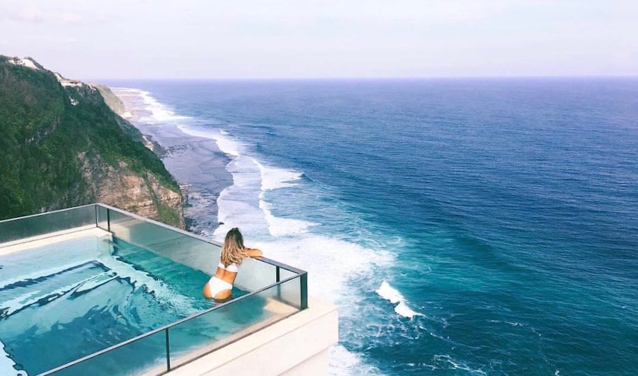 The glass-bottom infinity pool at Oneeighty cliff club | Honeycombers Bali