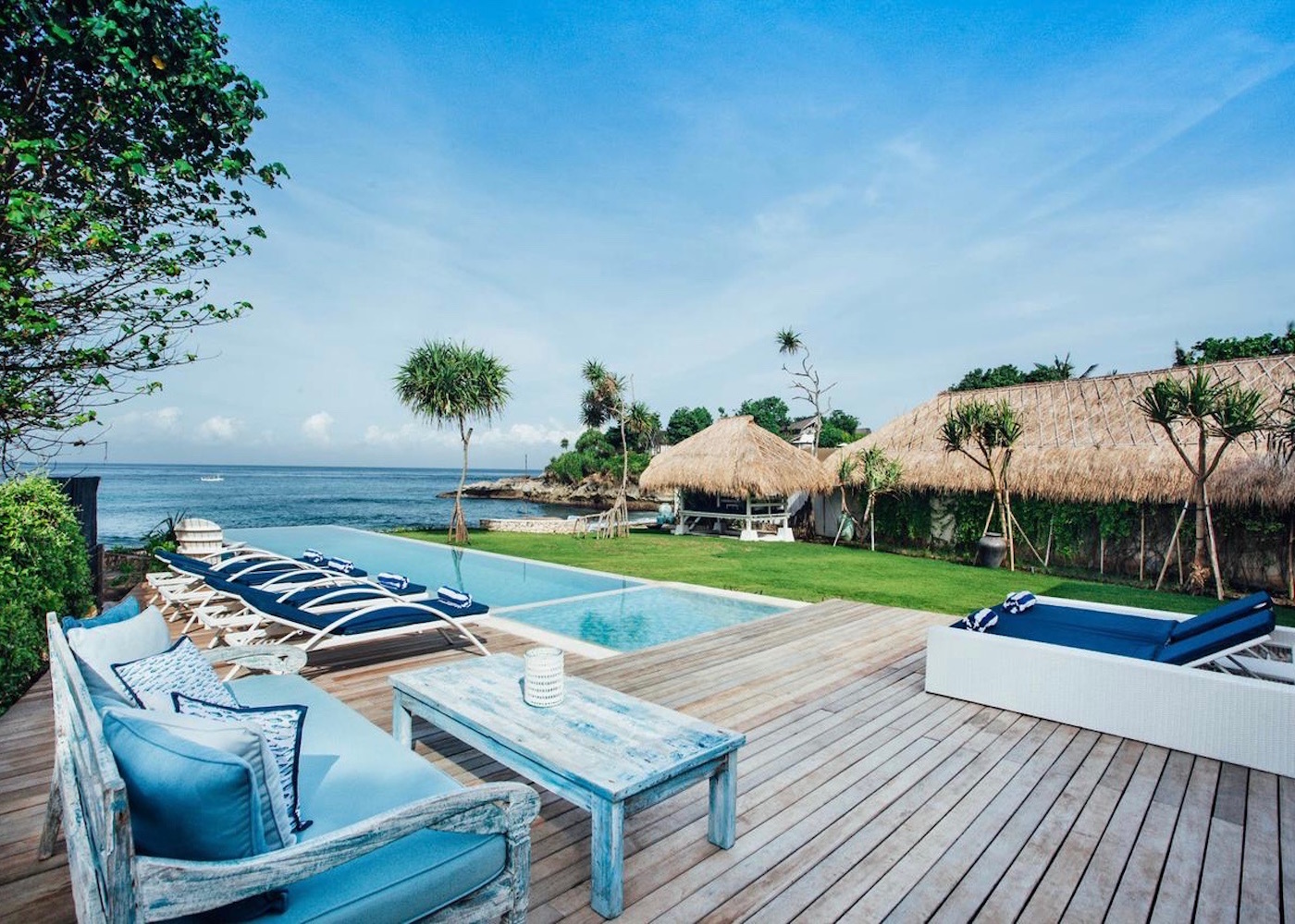  La villa de cabane de plage sur l'île de Nusa Lembongan à Bali, Indonésie