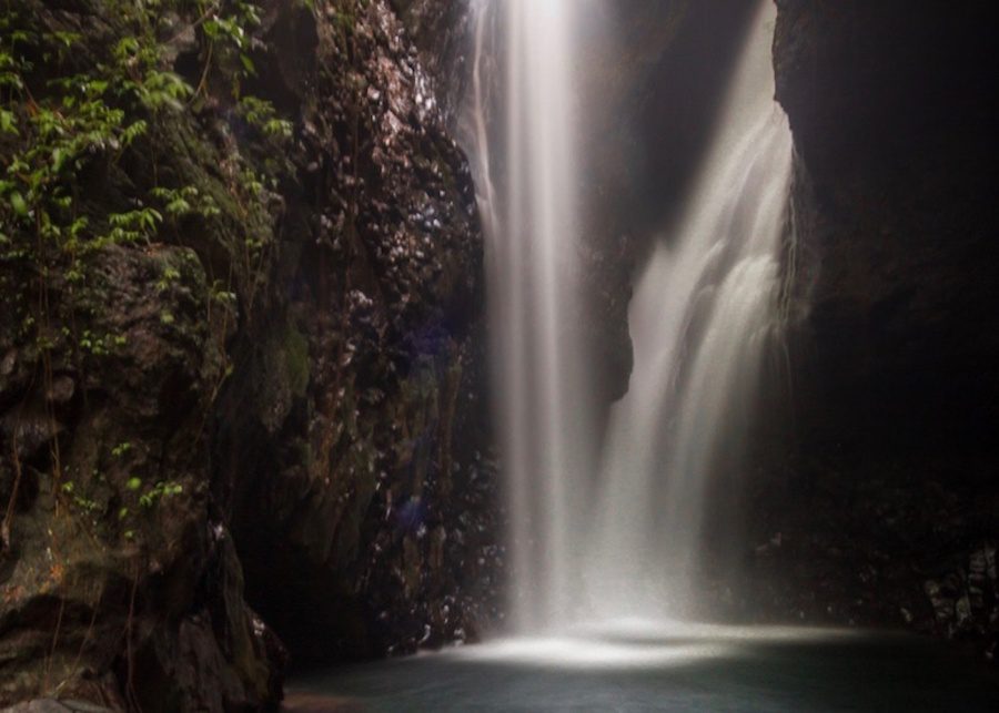 Air terjun yang romantis di Bali - SingSing