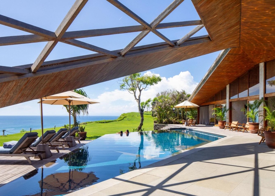 the infinity pool and private garden in Uluwatu Surf Villas, Bali