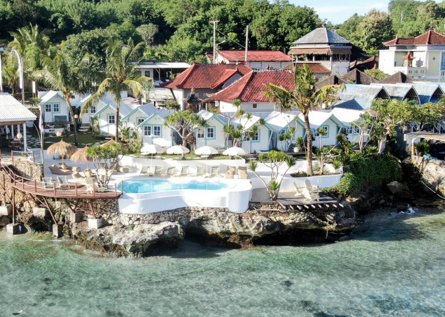 Le Pirate Beach Club terbaik di Bali - pulau Nusa Ceningan