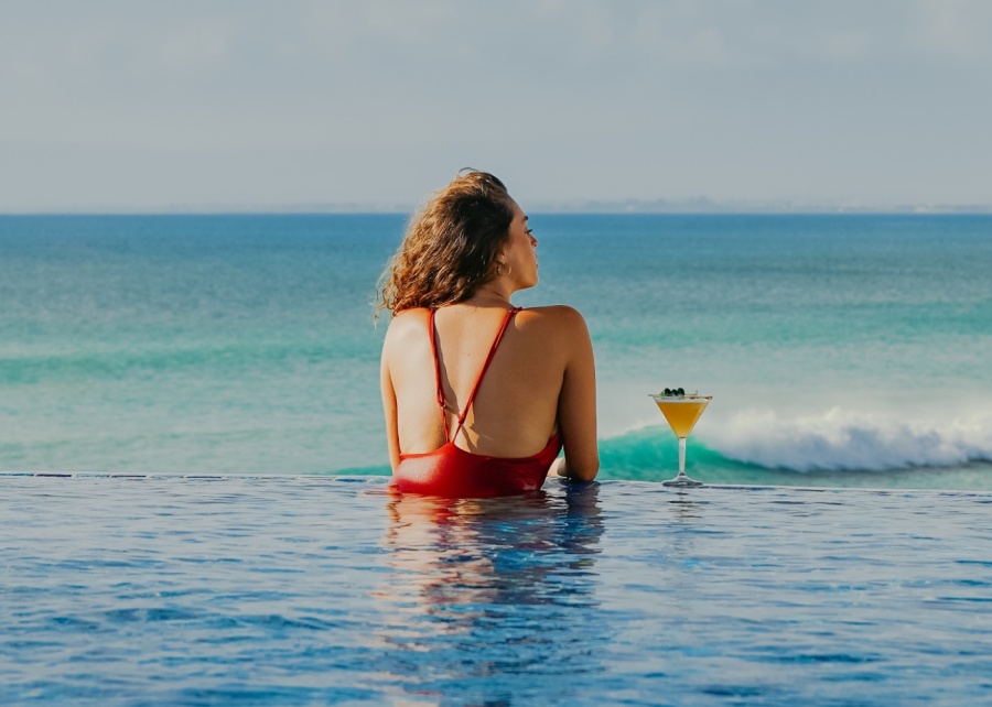 Locca Sea House - beach club di Jimbaran Bali