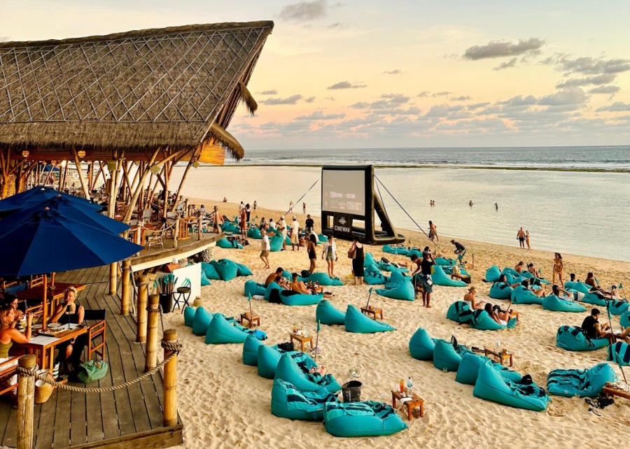 Sundays Beach Club terbaik di Bali Ungasan