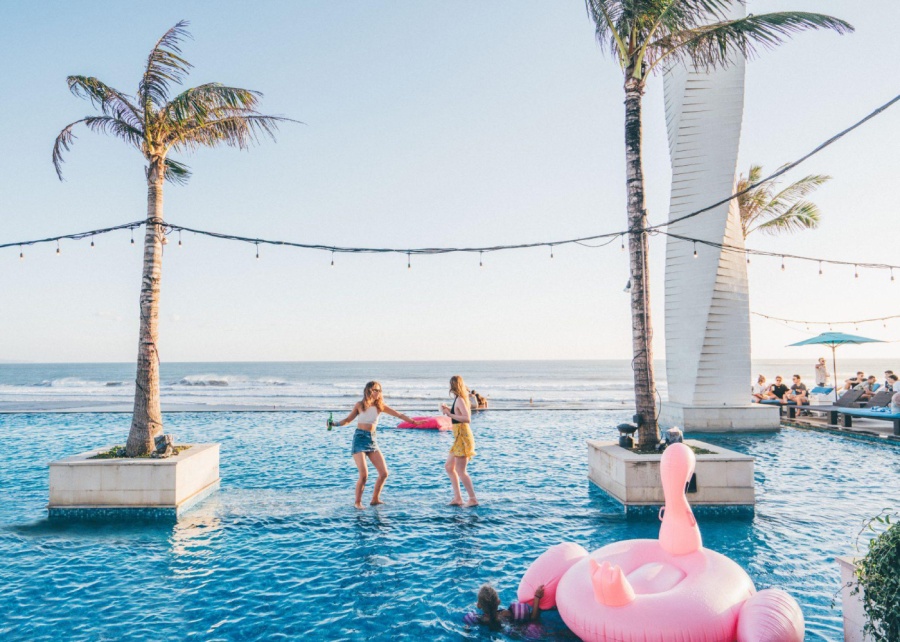 VUE Beach Club terbaik di Bali - Pantai Berawa, Canggu