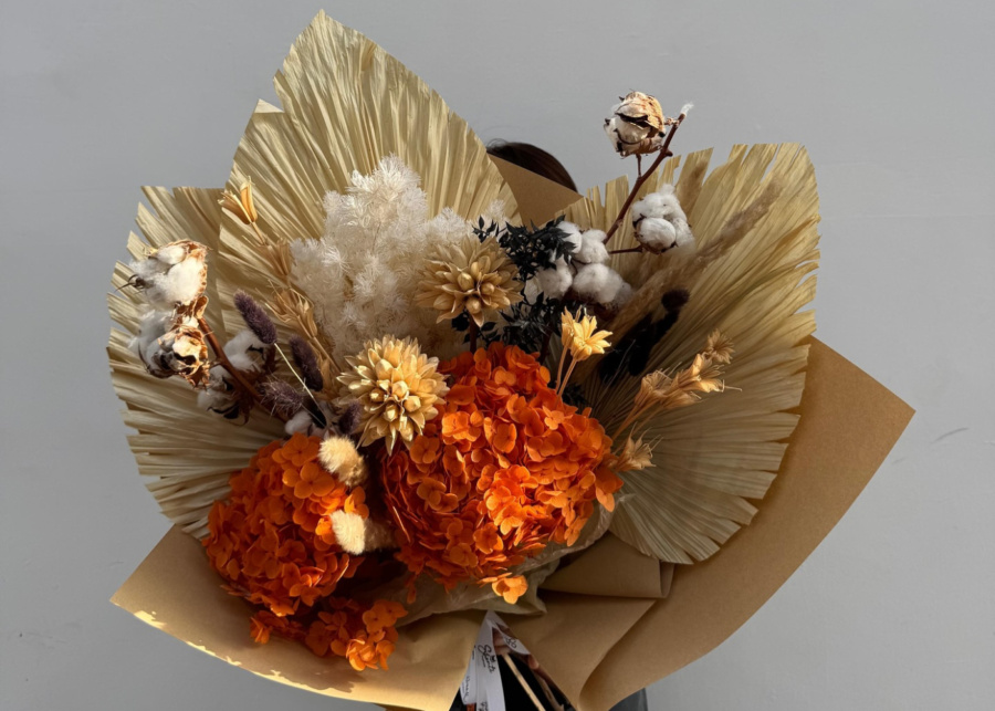 Hand-held bouquet by Bunga Seni - a florist in Bali, Indonesia