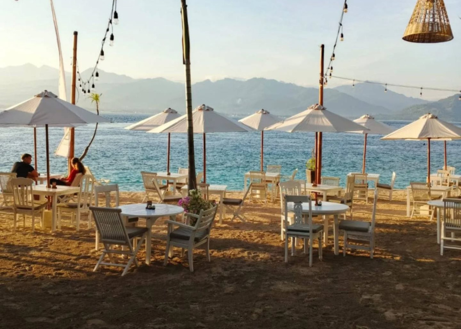 beach seating overlooking the ocean and mount rinjani at scallywags seafood grill & bar - one of the best restaurants in Gili Trawangan, Lombok, Indonesia