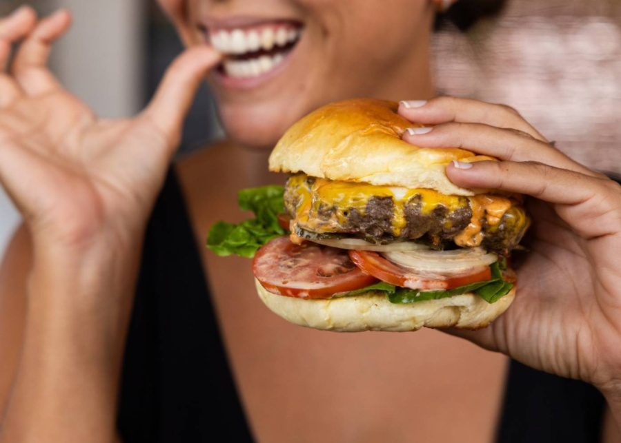 Burger at Nohi cafe in Kuta Lombok - best for lunch