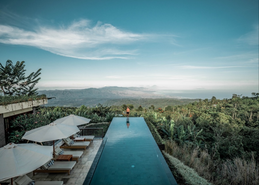 Infinity pool at Munduk Moding Plantation Nature Resort