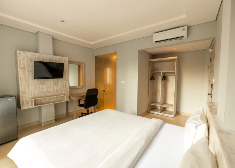 A spacious private room at Shashvata Coliving between Berawa and Pererenan in Canggu, Bali.