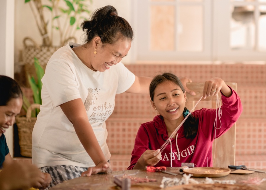 Ananda Soul employee teacher making jewellery with her children