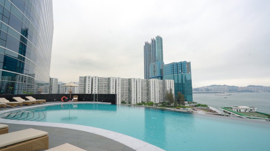 Kerry Hotel, Hong Kong infinity swimming pool