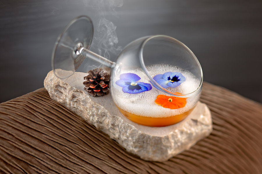 Vida Rica Bar at Mandarin Oriental, Macau: spoil your eyes with spectacular views of the skyline